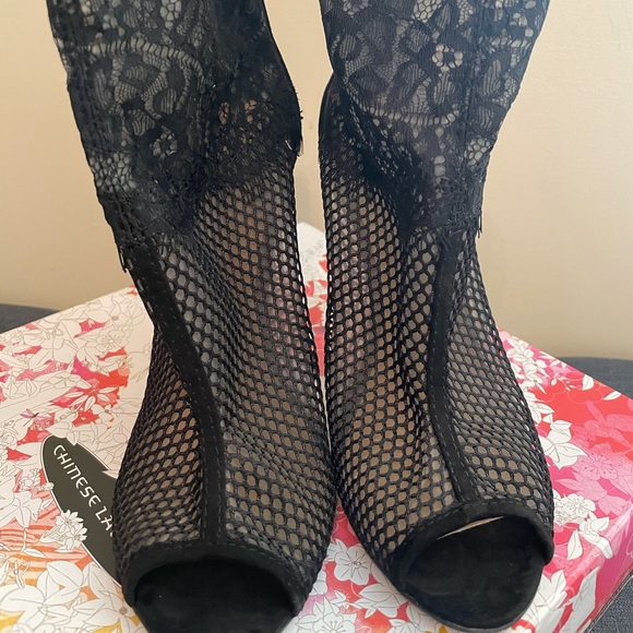 Open toe lace and net ankle boots - Picture 2 of 4